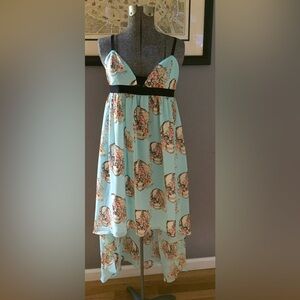 Millau sexy, sleeveless skulls&flowers hi/low dress M has pulled thread …